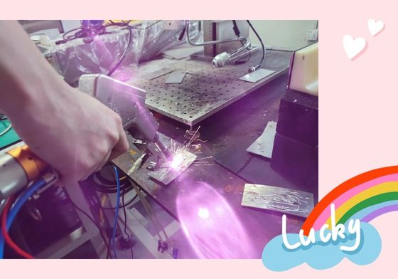 İyi bir fiyat. 3000W Fiber Laser kaynak başı yansıtıcı lens çeşitli fiber lazerlerle uyumludur çevrimiçi